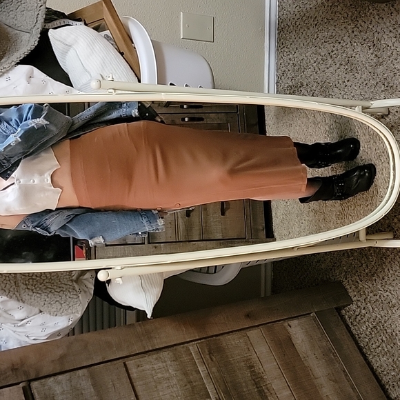 Mable Ribbed midi skirt - Picture 2 of 10